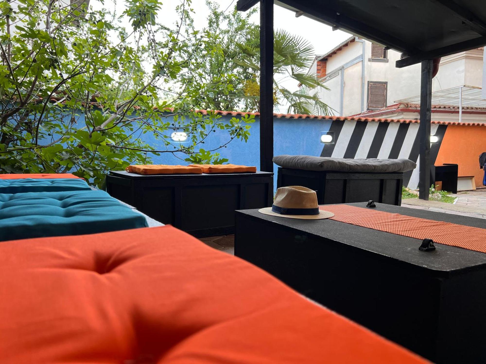 Blue Orange Lake Hostel Ohrid Extérieur photo